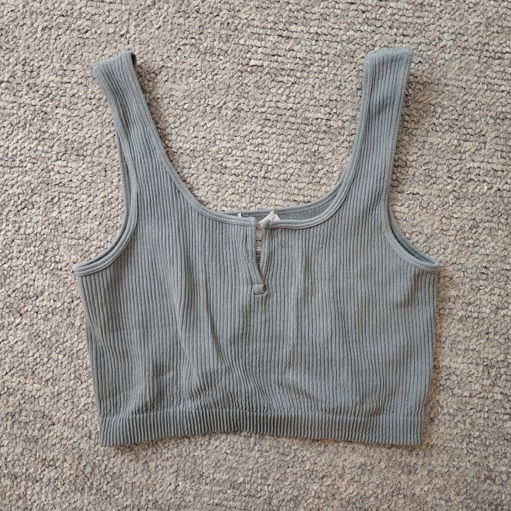 MEDIUM Light Green Ribbed Crop Tank Top - Ardene